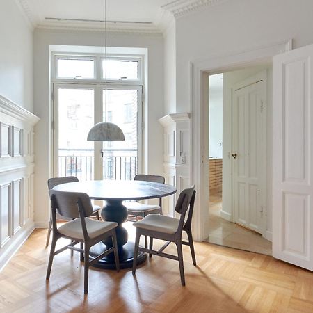 Spacious 3 Bedroom Manor Flat Next To Tivoli Копенхаген Екстериор снимка