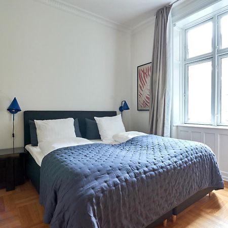 Spacious 3 Bedroom Manor Flat Next To Tivoli Копенхаген Екстериор снимка