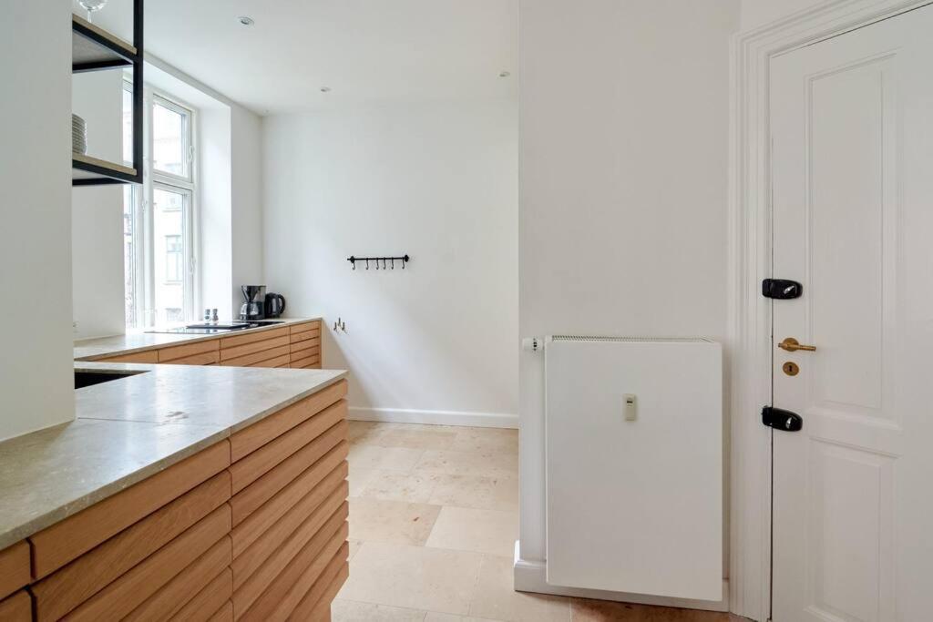 Spacious 3 Bedroom Manor Flat Next To Tivoli Копенхаген Екстериор снимка