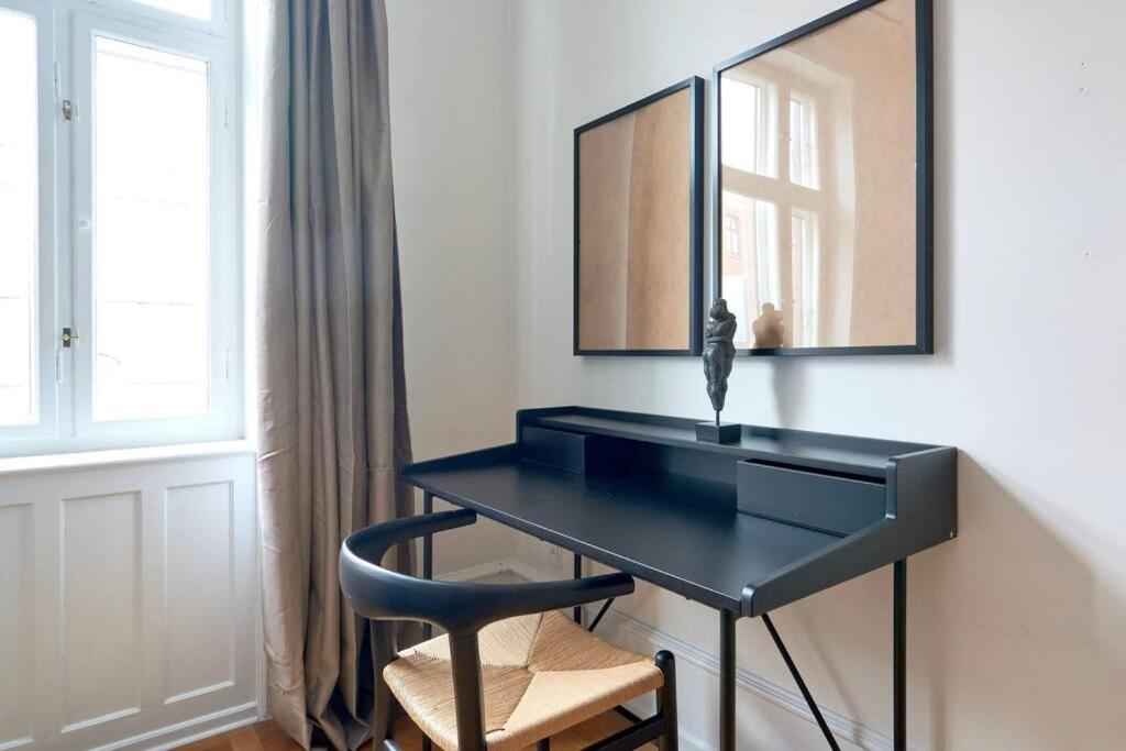 Spacious 3 Bedroom Manor Flat Next To Tivoli Копенхаген Екстериор снимка