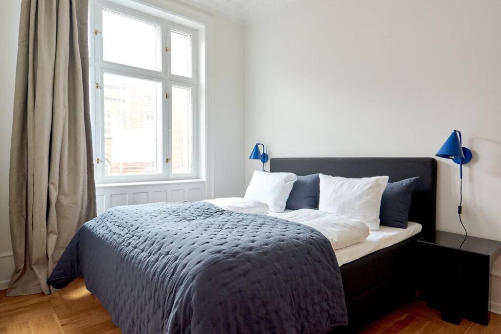 Spacious 3 Bedroom Manor Flat Next To Tivoli Копенхаген Екстериор снимка