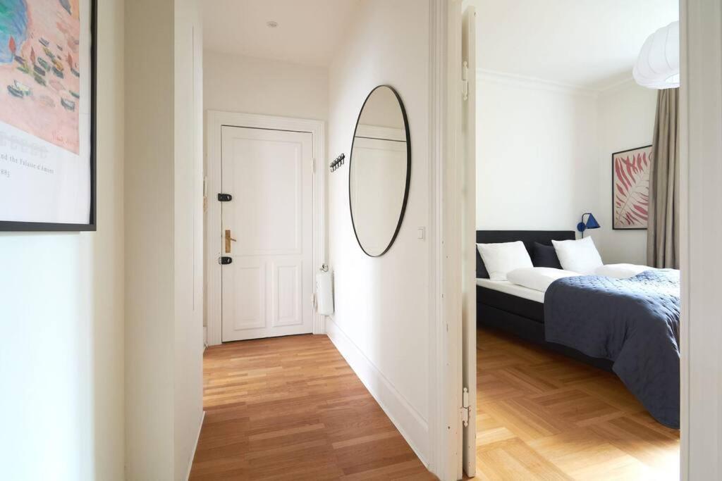 Spacious 3 Bedroom Manor Flat Next To Tivoli Копенхаген Екстериор снимка