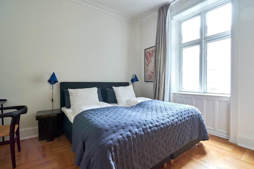 Spacious 3 Bedroom Manor Flat Next To Tivoli Копенхаген Екстериор снимка